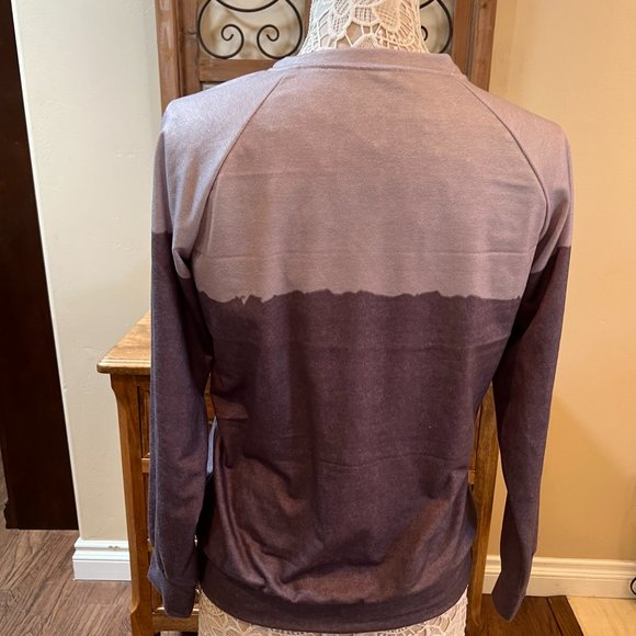 642 EUC LOng Sleeved Horse Sweater - Picture 6 of 7